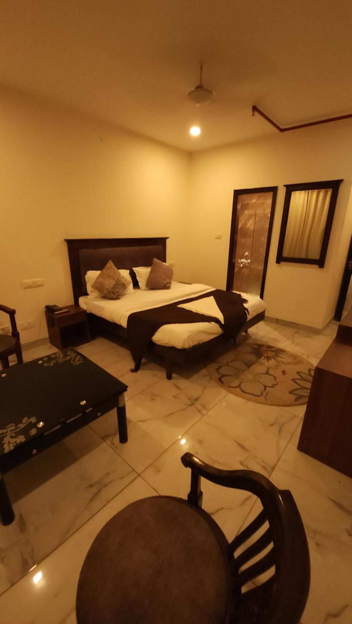 Hotel Bliss Stay Chandīgarh Eksteriør billede